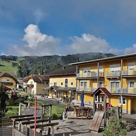 Hotel Garni Zerza Tropolach Bagian luar foto