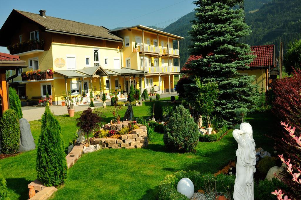 Hotel Garni Zerza Tropolach Bagian luar foto