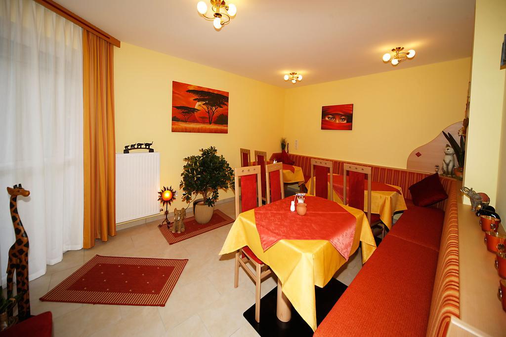 Hotel Garni Zerza Tropolach Bagian luar foto