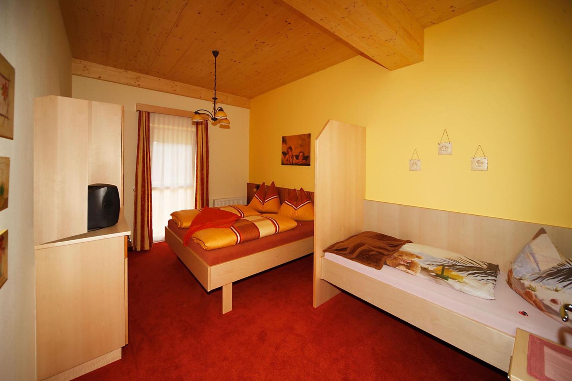 Hotel Garni Zerza Tropolach Ruang foto