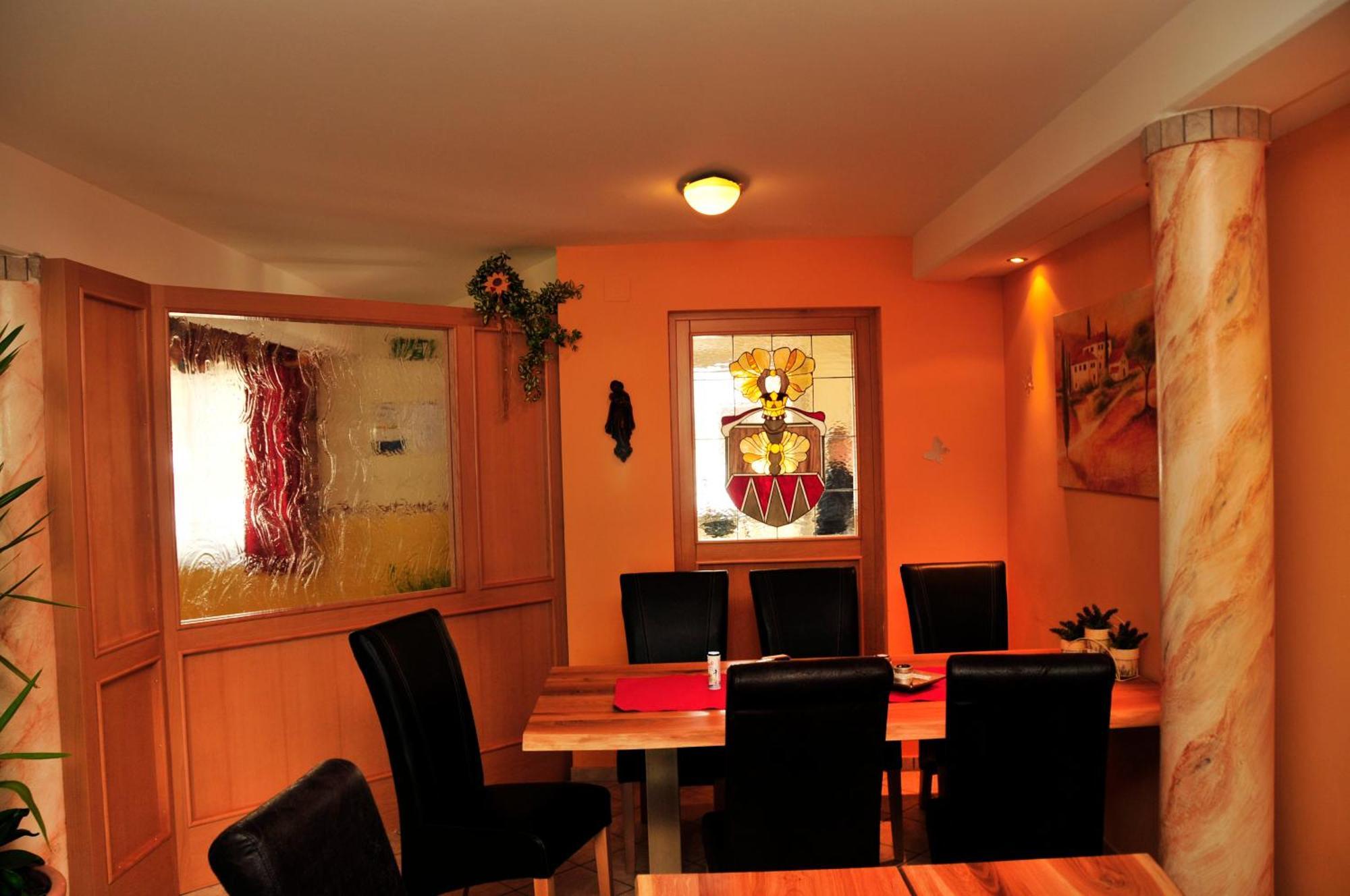 Hotel Garni Zerza Tropolach Bagian luar foto