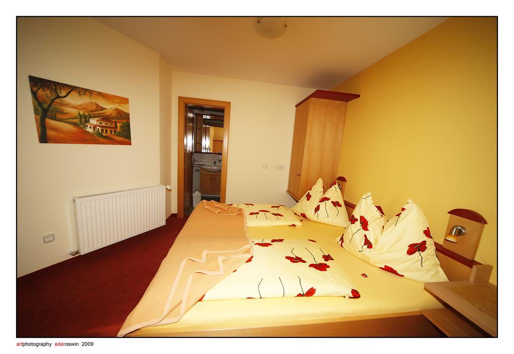 Hotel Garni Zerza Tropolach Bagian luar foto