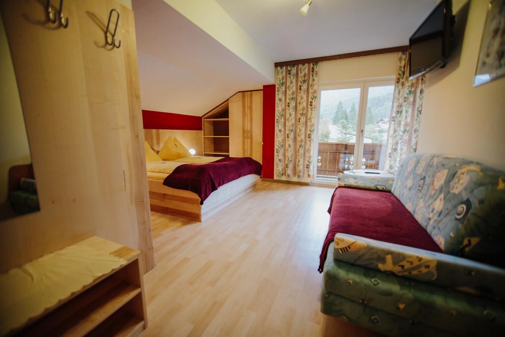 Hotel Garni Zerza Tropolach Bagian luar foto