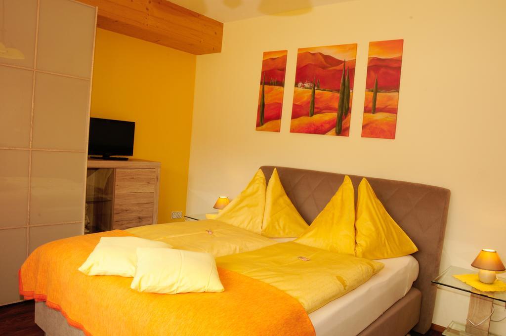 Hotel Garni Zerza Tropolach Bagian luar foto