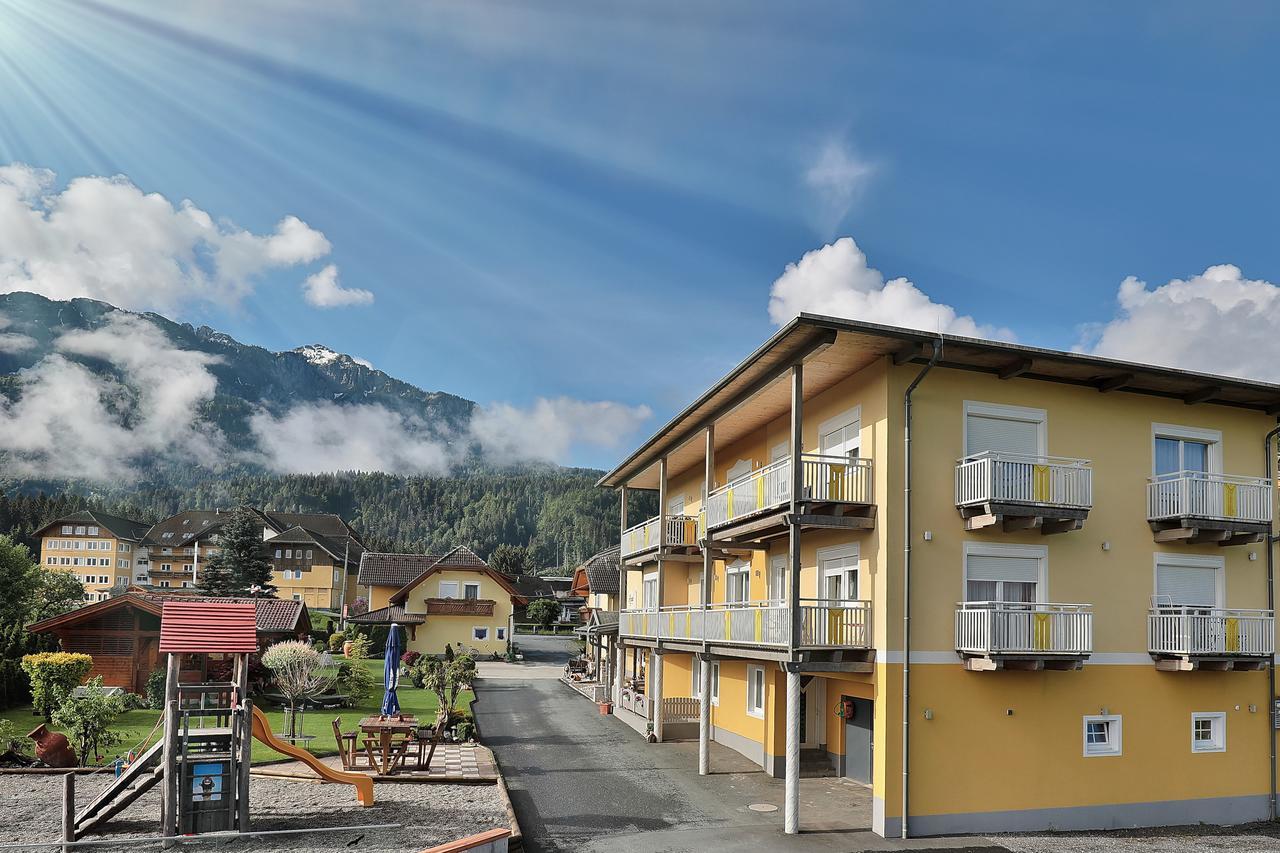 Hotel Garni Zerza Tropolach Bagian luar foto
