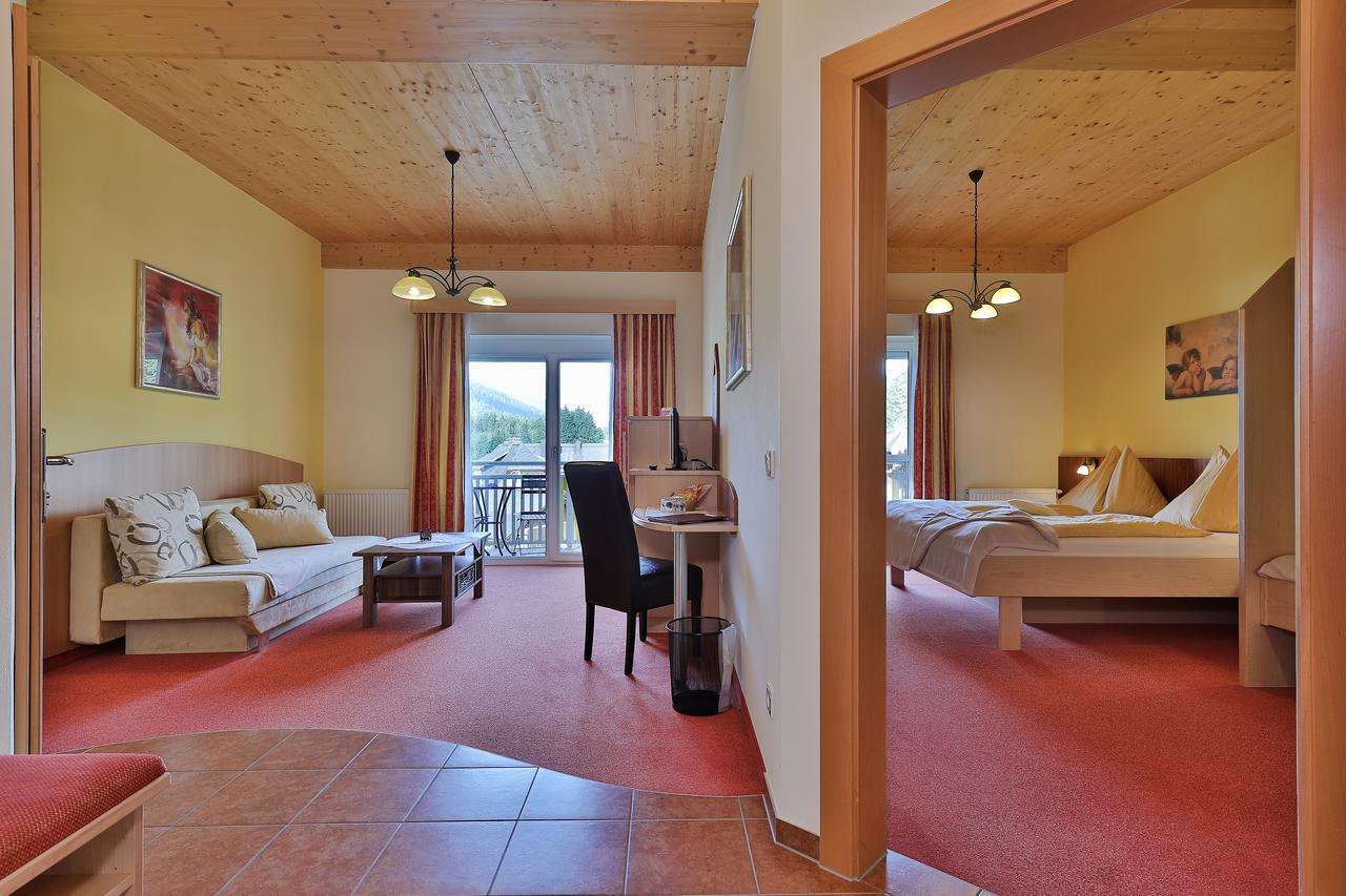 Hotel Garni Zerza Tropolach Bagian luar foto