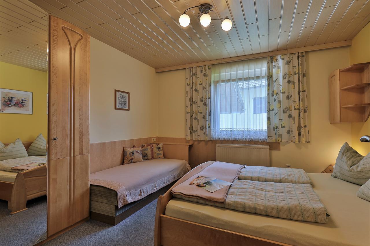 Hotel Garni Zerza Tropolach Bagian luar foto