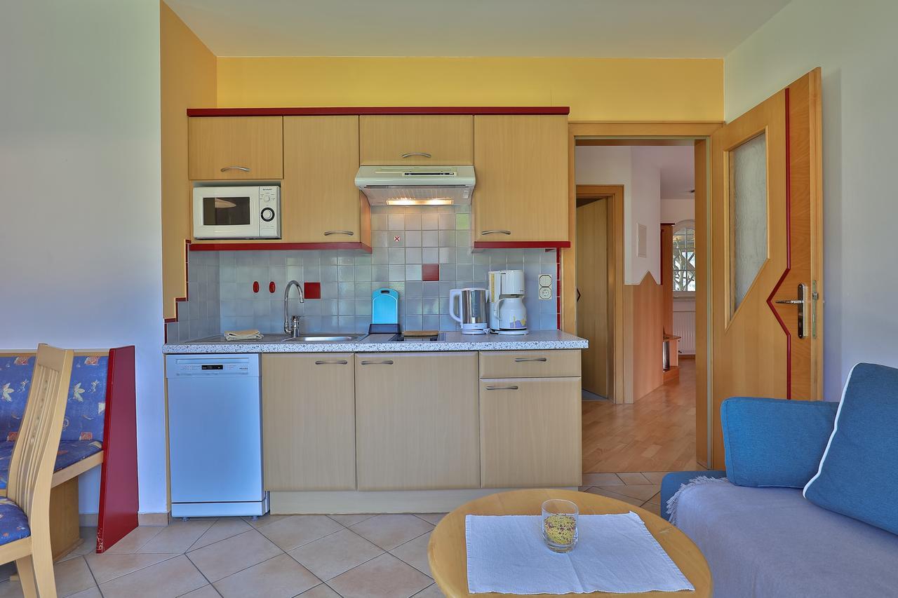 Hotel Garni Zerza Tropolach Bagian luar foto