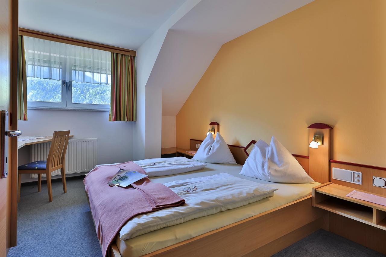 Hotel Garni Zerza Tropolach Bagian luar foto