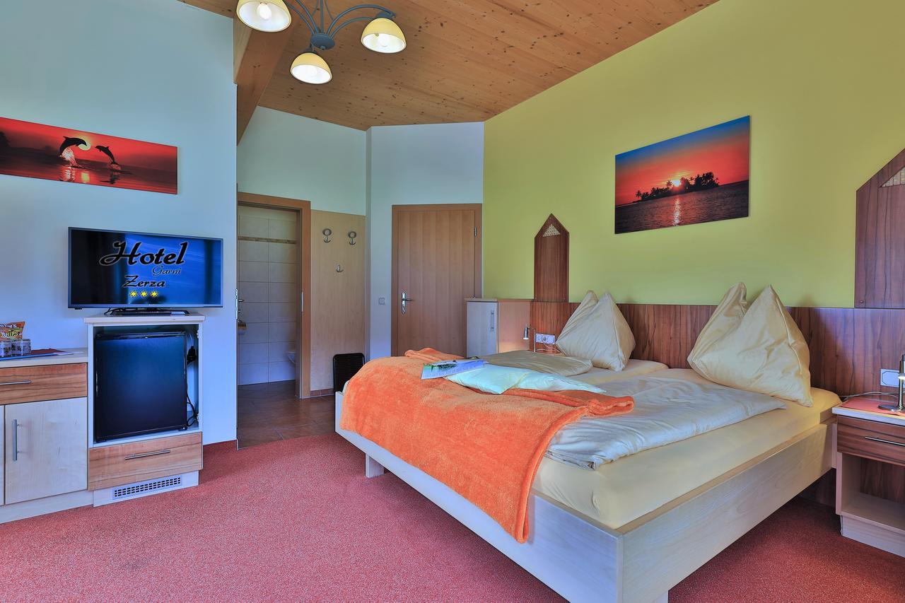 Hotel Garni Zerza Tropolach Bagian luar foto