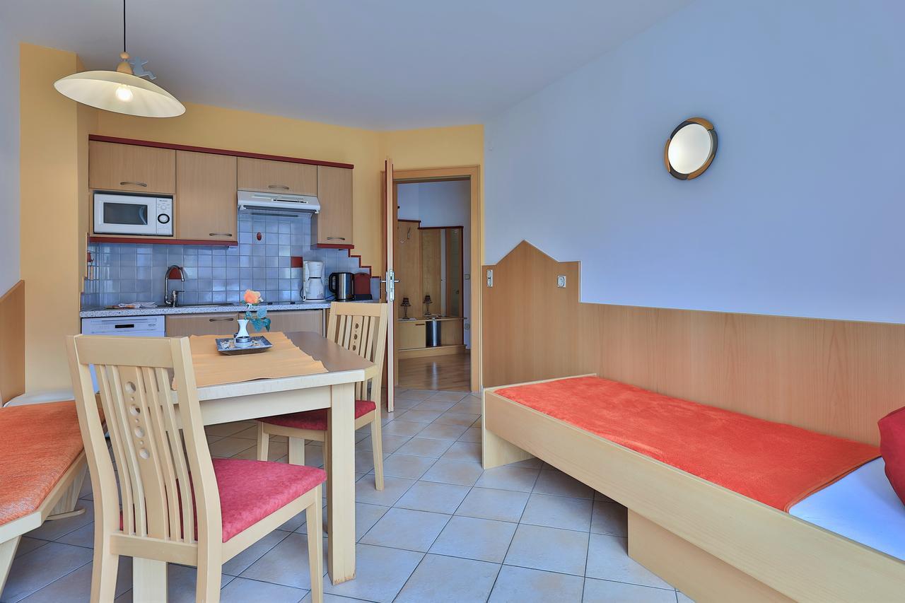 Hotel Garni Zerza Tropolach Bagian luar foto